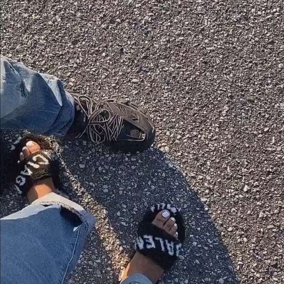 Balenciaga fluffy faux fur slides - Picture 4 of 4